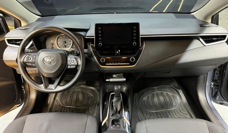 
								Toyota Corolla LE full									