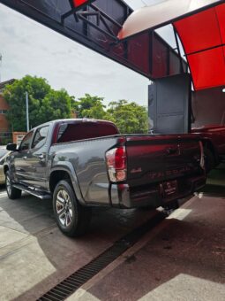
										Toyota Tacoma 2017 full									