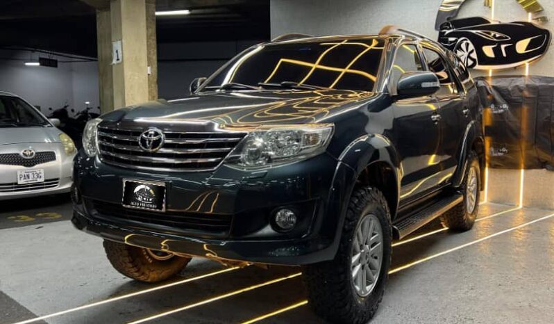 
								Toyota Fortuner 2012 full									