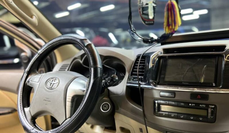 
								Toyota Fortuner 2012 full									