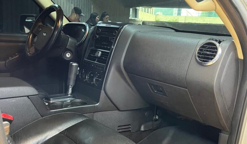 
								Ford Explorer 2010 full									